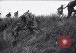 Standbild Japanische Infanterie Waten im seichten Flüssen Hunan China, 1941, aus Sekunde 50 historischem Filmmaterial Videoclip 65675038832