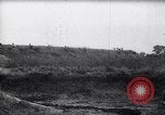 Standbild Japanische Infanterie Waten im seichten Flüssen Hunan China, 1941, aus Sekunde 53 historischem Filmmaterial Videoclip 65675038832