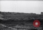 Standbild Japanische Infanterie Waten im seichten Flüssen Hunan China, 1941, aus Sekunde 55 historischem Filmmaterial Videoclip 65675038832