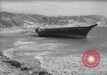 Standbild Wind und Wellen stampfenden Küste Kalifornien, 1940, aus Sekunde 38 historischem Filmmaterial Videoclip 65675038835