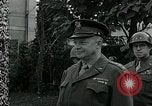 Standbild General Dwight David Eisenhower Etain Frankreich, 1944, aus Sekunde 42 historischem Filmmaterial Videoclip 65675038853