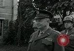 Standbild General Dwight David Eisenhower Etain Frankreich, 1944, aus Sekunde 43 historischem Filmmaterial Videoclip 65675038853