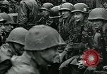 Standbild United States Army Truppen Frankreich, 1944, aus Sekunde 32 historischem Filmmaterial Videoclip 65675038859