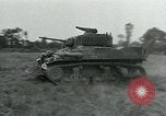 Standbild USA Soldaten Balleroy Frankreich, 1944, aus Sekunde 6 historischem Filmmaterial Videoclip 65675038871