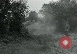 Standbild USA Soldaten Balleroy Frankreich, 1944, aus Sekunde 15 historischem Filmmaterial Videoclip 65675038871
