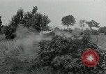 Standbild USA Soldaten Balleroy Frankreich, 1944, aus Sekunde 19 historischem Filmmaterial Videoclip 65675038871