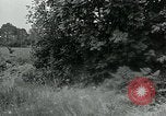 Standbild USA Soldaten Balleroy Frankreich, 1944, aus Sekunde 29 historischem Filmmaterial Videoclip 65675038871