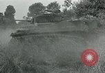 Standbild USA Soldaten Balleroy Frankreich, 1944, aus Sekunde 36 historischem Filmmaterial Videoclip 65675038871