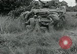 Standbild USA Soldaten Balleroy Frankreich, 1944, aus Sekunde 45 historischem Filmmaterial Videoclip 65675038871