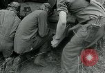 Standbild USA Soldaten Balleroy Frankreich, 1944, aus Sekunde 48 historischem Filmmaterial Videoclip 65675038871