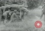 Standbild USA Soldaten Balleroy Frankreich, 1944, aus Sekunde 61 historischem Filmmaterial Videoclip 65675038871