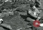 Standbild verletzte Soldaten St. Mere Eglise Frankreich, 1944, aus Sekunde 7 historischem Filmmaterial Videoclip 65675038875