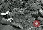 Standbild verletzte Soldaten St. Mere Eglise Frankreich, 1944, aus Sekunde 8 historischem Filmmaterial Videoclip 65675038875