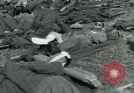 Standbild verletzte Soldaten St. Mere Eglise Frankreich, 1944, aus Sekunde 9 historischem Filmmaterial Videoclip 65675038875