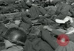 Standbild verletzte Soldaten St. Mere Eglise Frankreich, 1944, aus Sekunde 12 historischem Filmmaterial Videoclip 65675038875