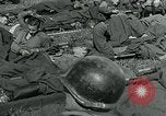 Standbild verletzte Soldaten St. Mere Eglise Frankreich, 1944, aus Sekunde 14 historischem Filmmaterial Videoclip 65675038875