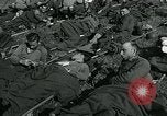 Standbild verletzte Soldaten St. Mere Eglise Frankreich, 1944, aus Sekunde 20 historischem Filmmaterial Videoclip 65675038875