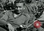 Standbild verletzte Soldaten St. Mere Eglise Frankreich, 1944, aus Sekunde 21 historischem Filmmaterial Videoclip 65675038875