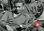 Standbild verletzte Soldaten St. Mere Eglise Frankreich, 1944, aus Sekunde 28 historischem Filmmaterial Videoclip 65675038875