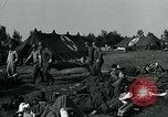 Standbild verletzte Soldaten St. Mere Eglise Frankreich, 1944, aus Sekunde 37 historischem Filmmaterial Videoclip 65675038875