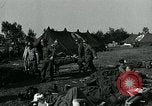 Standbild verletzte Soldaten St. Mere Eglise Frankreich, 1944, aus Sekunde 38 historischem Filmmaterial Videoclip 65675038875