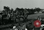 Standbild verletzte Soldaten St. Mere Eglise Frankreich, 1944, aus Sekunde 39 historischem Filmmaterial Videoclip 65675038875