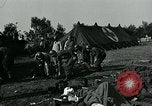 Standbild verletzte Soldaten St. Mere Eglise Frankreich, 1944, aus Sekunde 41 historischem Filmmaterial Videoclip 65675038875