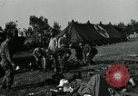 Standbild verletzte Soldaten St. Mere Eglise Frankreich, 1944, aus Sekunde 42 historischem Filmmaterial Videoclip 65675038875