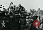 Standbild verletzte Soldaten St. Mere Eglise Frankreich, 1944, aus Sekunde 46 historischem Filmmaterial Videoclip 65675038875