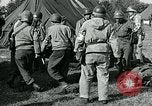 Standbild verletzte Soldaten St. Mere Eglise Frankreich, 1944, aus Sekunde 50 historischem Filmmaterial Videoclip 65675038875