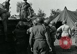 Standbild verletzte Soldaten St. Mere Eglise Frankreich, 1944, aus Sekunde 60 historischem Filmmaterial Videoclip 65675038875