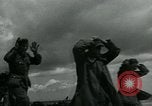 Standbild deutschen Kriegsgefangenen Nordfrankreich, 1944, aus Sekunde 22 historischem Filmmaterial Videoclip 65675038876