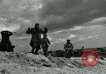 Standbild deutschen Kriegsgefangenen Nordfrankreich, 1944, aus Sekunde 27 historischem Filmmaterial Videoclip 65675038876