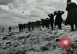 Standbild deutschen Kriegsgefangenen Nordfrankreich, 1944, aus Sekunde 36 historischem Filmmaterial Videoclip 65675038876