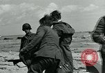Standbild deutschen Kriegsgefangenen Nordfrankreich, 1944, aus Sekunde 42 historischem Filmmaterial Videoclip 65675038876