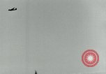 Standbild verwundet Airborne Truppe Soldaten St. Mere Eglise Frankreich, 1944, aus Sekunde 7 historischem Filmmaterial Videoclip 65675038877