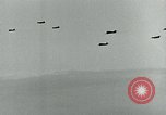 Standbild verwundet Airborne Truppe Soldaten St. Mere Eglise Frankreich, 1944, aus Sekunde 15 historischem Filmmaterial Videoclip 65675038877