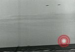Standbild verwundet Airborne Truppe Soldaten St. Mere Eglise Frankreich, 1944, aus Sekunde 21 historischem Filmmaterial Videoclip 65675038877
