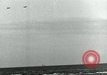 Standbild verwundet Airborne Truppe Soldaten St. Mere Eglise Frankreich, 1944, aus Sekunde 25 historischem Filmmaterial Videoclip 65675038877