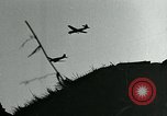 Standbild verwundet Airborne Truppe Soldaten St. Mere Eglise Frankreich, 1944, aus Sekunde 28 historischem Filmmaterial Videoclip 65675038877