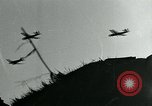 Standbild verwundet Airborne Truppe Soldaten St. Mere Eglise Frankreich, 1944, aus Sekunde 29 historischem Filmmaterial Videoclip 65675038877