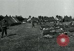 Standbild verwundet Airborne Truppe Soldaten St. Mere Eglise Frankreich, 1944, aus Sekunde 31 historischem Filmmaterial Videoclip 65675038877