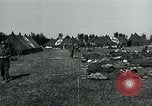 Standbild verwundet Airborne Truppe Soldaten St. Mere Eglise Frankreich, 1944, aus Sekunde 32 historischem Filmmaterial Videoclip 65675038877