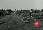 Standbild verwundet Airborne Truppe Soldaten St. Mere Eglise Frankreich, 1944, aus Sekunde 34 historischem Filmmaterial Videoclip 65675038877
