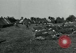 Standbild verwundet Airborne Truppe Soldaten St. Mere Eglise Frankreich, 1944, aus Sekunde 36 historischem Filmmaterial Videoclip 65675038877