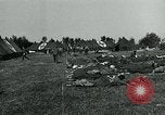 Standbild verwundet Airborne Truppe Soldaten St. Mere Eglise Frankreich, 1944, aus Sekunde 37 historischem Filmmaterial Videoclip 65675038877
