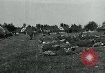 Standbild verwundet Airborne Truppe Soldaten St. Mere Eglise Frankreich, 1944, aus Sekunde 38 historischem Filmmaterial Videoclip 65675038877