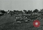Standbild verwundet Airborne Truppe Soldaten St. Mere Eglise Frankreich, 1944, aus Sekunde 39 historischem Filmmaterial Videoclip 65675038877