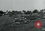 Standbild verwundet Airborne Truppe Soldaten St. Mere Eglise Frankreich, 1944, aus Sekunde 40 historischem Filmmaterial Videoclip 65675038877