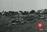 Standbild verwundet Airborne Truppe Soldaten St. Mere Eglise Frankreich, 1944, aus Sekunde 42 historischem Filmmaterial Videoclip 65675038877